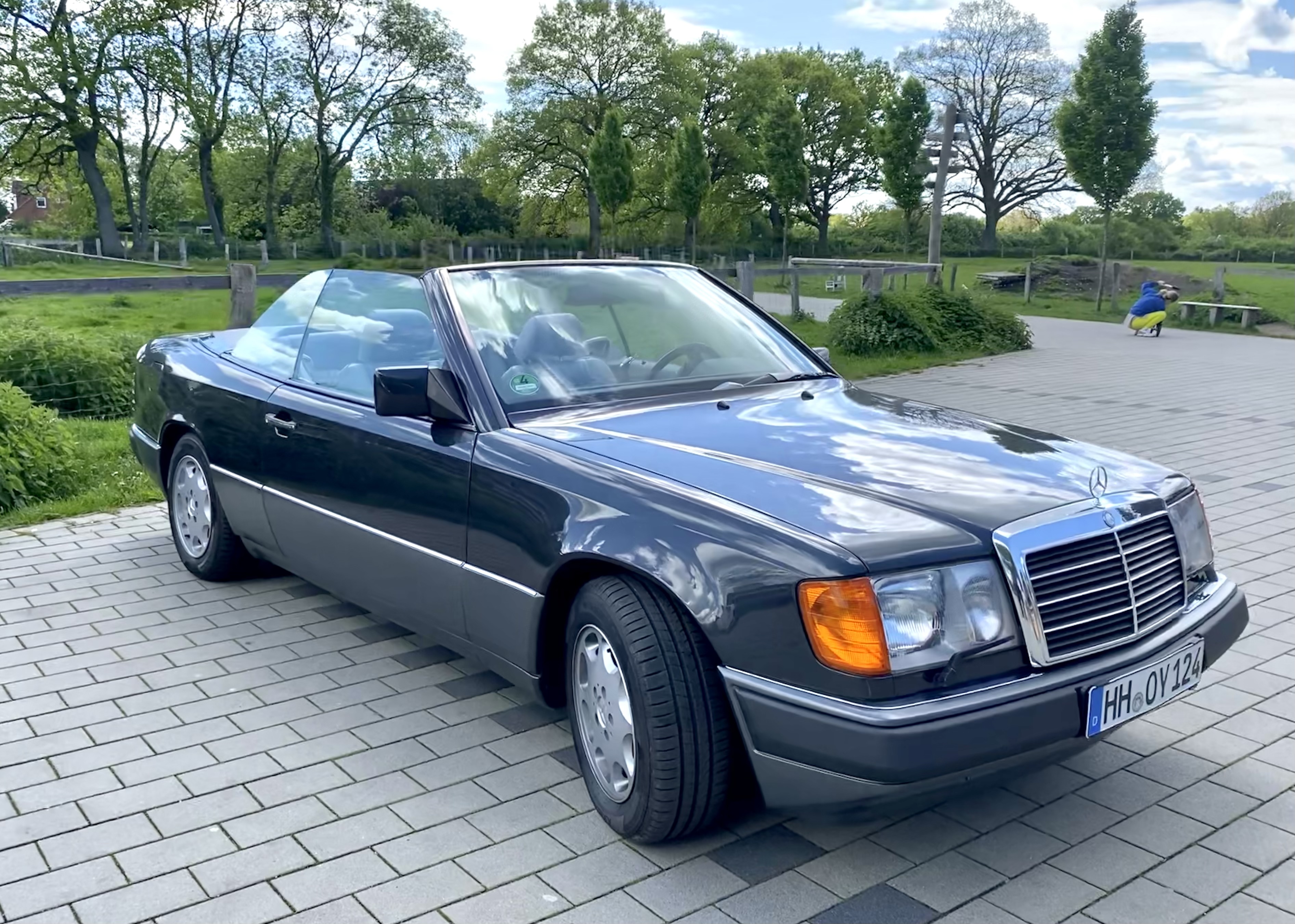 Mercedes-Benz 300 CE-24 Cabriolet (A124) (1993)